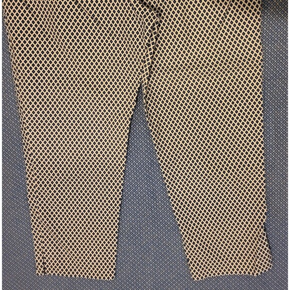Chico's So Slimming Cropped Pants White With Blue Diamond Pattern Size 10  (1.5) - Picture 7 of 9